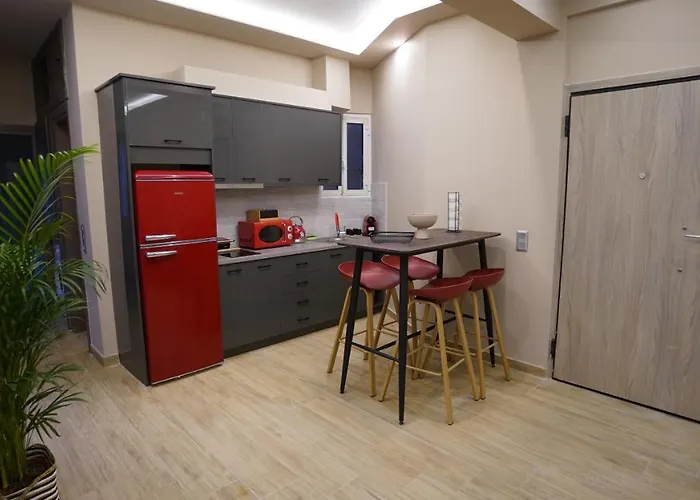 New Ventiri Suite 3, Near Hilton, Athens Central, Fully Equipped